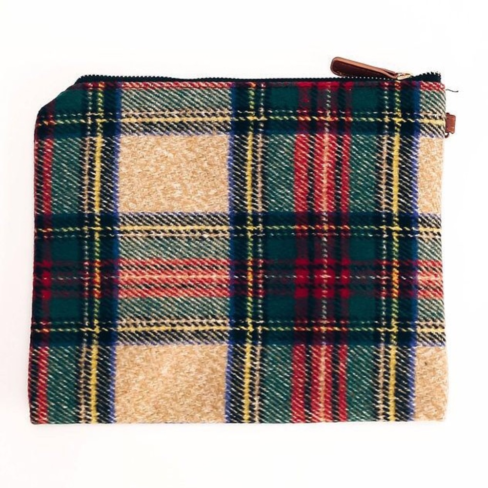 Woven Plaid Zip Clutch - Trendy Seasonal Bag - Picture 4 of 6